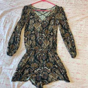 AMERICAN EAGLE floral pattern romper